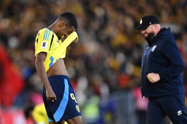 GÖTEBORG, SVERIGE 20251013 Sveriges Alexander Isak deppar efter förlusten (0-1) i mandagens VM-kvalmatch i grupp B mellan Sverige och Kosovo pa Ullevi, 13 oktober 2025 i Göteborg, Sverige. GÖTEBORG SVERIGE x9200x Copyright: xBjörnxLarssonxRosvall TTx VM-KVAL SVERIGE-KOSOVO