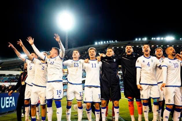 GÖTEBORG, SVERIGE 20251013 Kosovos spelare jublar efter segern i mandagens VM-kvalmatch i grupp B mellan Sverige och Kosovo pa Ullevi, 13 oktober 2025 i Göteborg, Sverige. GÖTEBORG SVERIGE x9200x Copyright: xAdamxIhse TTx VM-KVAL SVERIGE-KOSOVO