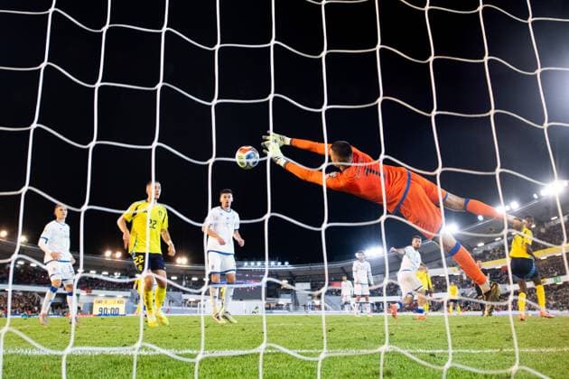251013 Gustaf Lagerbielke of Sweden and goalkeeper Arijanet Muric of Kosovo during the FIFA World Cup, WM, Weltmeisterschaft, Fussball Qualifier football match between Sweden and Kosovo on October 13, 2025 in Gothenburg. Photo: Joel Marklund BILDBYRAN kod JM JM0741 bbeng fotboll football soccer fotball vm-kval kval fifa world cup qualifier qualifier qualification sverige sweden sverige a kosovo Copyright: JoelxMarklund BB251013JM140