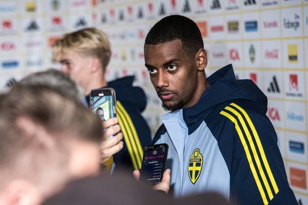 251013 Alexander Isak of Sweden in the mixed zone after the FIFA World Cup, WM, Weltmeisterschaft, Fussball Qualifier football match between Sweden and Kosovo on October 13, 2025 in Gothenburg. Photo: Michael Erichsen BILDBYRAN COP 89 JM0741 bbeng fotboll football soccer fotball vm-kval kval fifa world cup qualifier qualifier qualification sverige sweden sverige a kosovobbauto depp Copyright: MICHAELxERICHSEN BB251013MI067