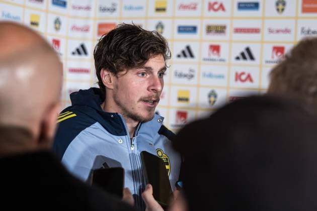 251013 Victor Nilsson Lindelöf of Sweden in the mixed zone after the FIFA World Cup, WM, Weltmeisterschaft, Fussball Qualifier football match between Sweden and Kosovo on October 13, 2025 in Gothenburg. Photo: Michael Erichsen BILDBYRAN COP 89 JM0741 bbeng fotboll football soccer fotball vm-kval kval fifa world cup qualifier qualifier qualification sverige sweden sverige a kosovo depp Copyright: MICHAELxERICHSEN BB251013MI086
