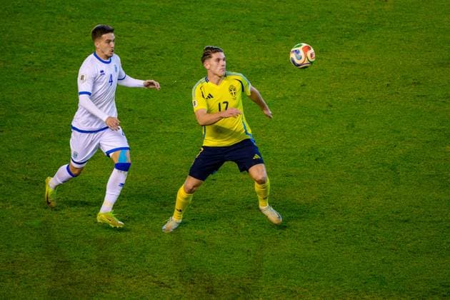 251013 Ilir Krasniqi of Kosovo and Viktor Gyökeres of Sweden during the FIFA World Cup, WM, Weltmeisterschaft, Fussball Qualifier football match between Sweden and Kosovo on October 13, 2025 in Gothenburg. Photo: Mathias Bergeld BILDBYRAN kod MB JM0741 bbeng fotboll football soccer fotball vm-kval kval fifa world cup qualifier qualifier qualification sverige sweden sverige a kosovo Copyright: MATHIASxBERGELD BB251013MB088