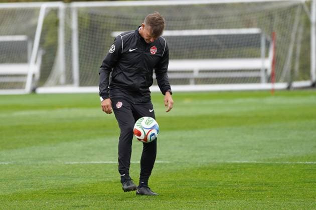 Canada v Colombia - International Friendly, Länderspiel, Nationalmannschaft Match Training Practice Jesse Marsch Head Coach of Canada during the Training Practice before the International Friendly match between Canada and Colombia at Red Bull Arena. on October 14, 2025 in Harrison, Nueva Jersey. (Photo by Leonardo Ramirez Eyepix Group) Copyright: xLeonardoxRamirezx xEyepixxGroupx LR-13102025-04128
