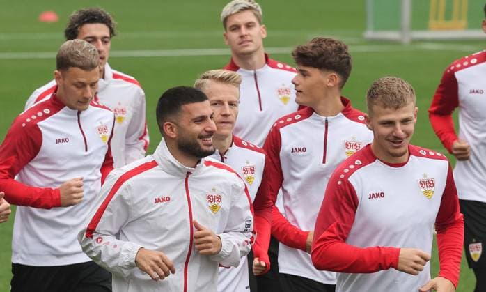 Stuttgart , Fußball Training VfB Stuttgart , von links: Deniz Undav Finn Jeltsch