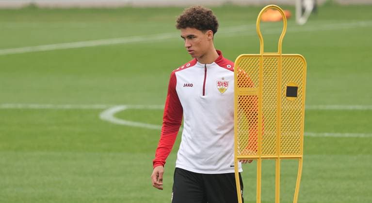 Stuttgart , Fußball Training VfB Stuttgart , Noah Darvich
