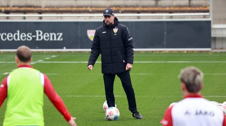14.10.25 VfB Stuttgart Training Deutschland, Stuttgart, 14.10.2025, Fussball, Bundesliga, VfB Stuttgart Training: Sebastian Hoeneß (Trainer).