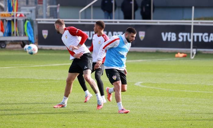 14.10.25 VfB Stuttgart Training Deutschland, Stuttgart, 14.10.2025, Fussball, Bundesliga, VfB Stuttgart Training: v.l. Jeff Chabot, Nikolas Nartey, Deniz Undav.