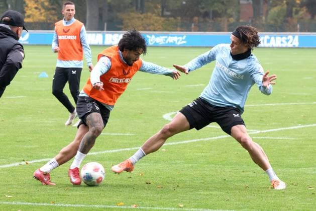 DEU, DFL, 2. FBL Hertha BSC, Training, 14.10.2025, Sportforum, Berlin, DEU, DFL, 2. FBL Hertha BSC, Training, im Bild Fabian Reese (Hertha BSC Berlin 11), Kevin Sessa (Hertha BSC Berlin 8) DFL - regulations prohibit any use of Photographs as image sequences and or quasi-video