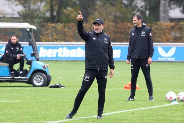 DEU, DFL, 2. FBL Hertha BSC, Training, 14.10.2025, Sportforum, Berlin, DEU, DFL, 2. FBL Hertha BSC, Training, im Bild Cheftrainer Stefan Leitl (Hertha BSC Berlin), Co-Trainer Andre Mijatovic (Hertha BSC Berlin) DFL - regulations prohibit any use of Photographs as image sequences and or quasi-video