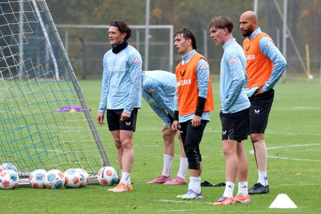 DEU, DFL, 2. FBL Hertha BSC, Training, 14.10.2025, Sportforum, Berlin, DEU, DFL, 2. FBL Hertha BSC, Training, im Bild Hertha-Spielerkreis, Fabian Reese (Hertha BSC Berlin 11), Michal Karbownik (Hertha BSC Berlin 33), Kennet Eichhorn (Hertha BSC Berlin 23), John Anthony Brooks (Hertha BSC Berlin 25), DFL - regulations prohibit any use of Photographs as image sequences and or quasi-video