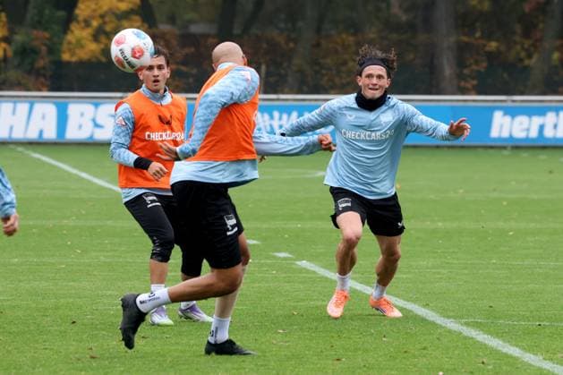 DEU, DFL, 2. FBL Hertha BSC, Training, 14.10.2025, Sportforum, Berlin, DEU, DFL, 2. FBL Hertha BSC, Training, im Bild Fabian Reese (Hertha BSC Berlin 11), Michal Karbownik (Hertha BSC Berlin 33), John Anthony Brooks (Hertha BSC Berlin 25) DFL - regulations prohibit any use of Photographs as image sequences and or quasi-video