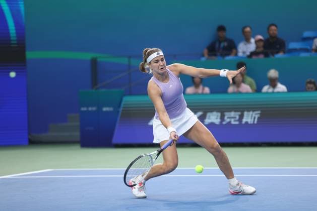 NINGBO, CHINA - OCTOBER 14: Karolina Muchova of the Czech Republic competes in the Women s Singles Round of 32 match against Marketa Vondrousova of the Czech Republic on day 2 of 2025 Ningbo Open at the Ningbo (Yinzhou) Tennis Center on October 14, 2025 in Ningbo, Zhejiang Province of China.  Copyright: xVCGx 111597140766
