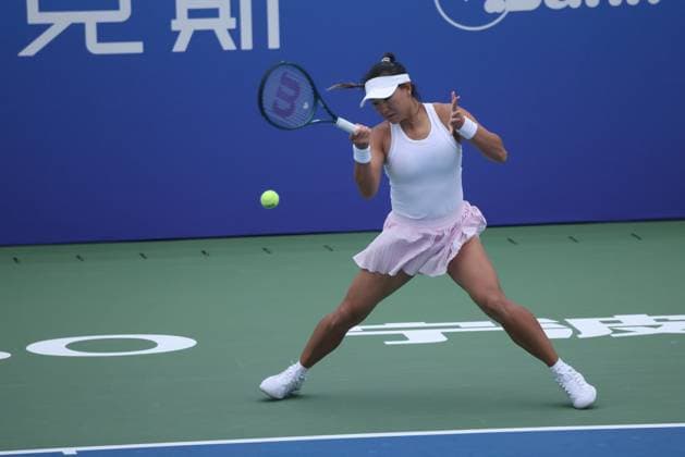 NINGBO, CHINA - OCTOBER 14: Guo Hanyu of China competes in the Women s Singles Round of 32 match against Liudmila Samsonova on day 2 of 2025 Ningbo Open at the Ningbo (Yinzhou) Tennis Center on October 14, 2025 in Ningbo, Zhejiang Province of China.  Copyright: xVCGx 111597131173