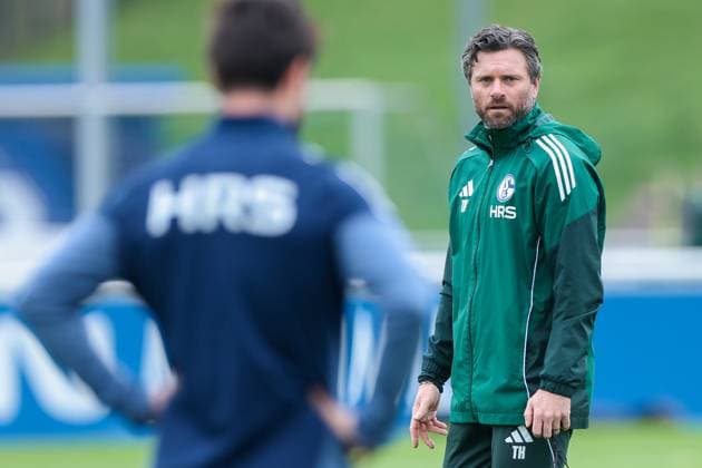 14.10.2025, Fussball, Saison 2025 2026, Training FC Schalke 04, Co-Trainer Tim Hoogland (FC Schalke 04), Gelsenkirchen Trainingsgelände FC Schalke 04 NRW Deutschland xRHR-FOTO YYx Copyright: RHR-FOTOx RHR-FOTO YY