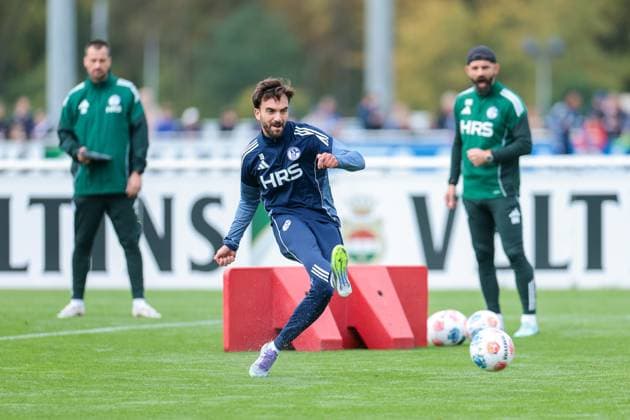 14.10.2025, Fussball, Saison 2025 2026, Training FC Schalke 04, Kenan Karaman (FC Schalke 04), Gelsenkirchen Trainingsgelände FC Schalke 04 NRW Deutschland xRHR-FOTO YYx Copyright: RHR-FOTOx RHR-FOTO YY