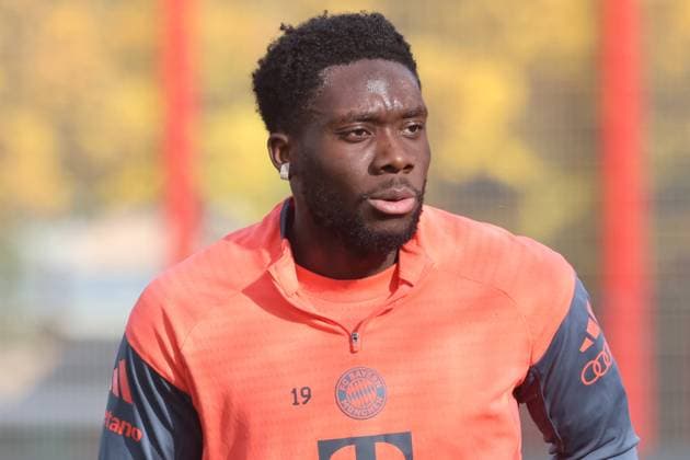 19 Alphonso Davies, beim Reha-Training, Portraet, Portrait, Fussball FC Bayern München Training an der Säbenerstrasse 14.10.2025 FOTO: Mladen Lackovic LakoPress