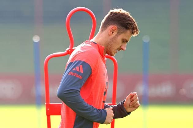 44 Josip Stanisic, beim Laufen, Reha-Training, Fussball FC Bayern München Training an der Säbenerstrasse 14.10.2025 FOTO: Mladen Lackovic LakoPress