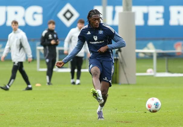 RECORD DATE NOT STATED Vormittagstraining des Fußball-Bundesligisten Hamburger SV auf dem Trainingsplatz am Volksparkstadion. Die Einheit am Dienstagvormittag war bereits das letzte öffentliche Training vor der Auswärtspartie am kommenden Sonnabend (18. Oktober) bei RB Leipzig. Fabio Balde. Stellingen Hamburg