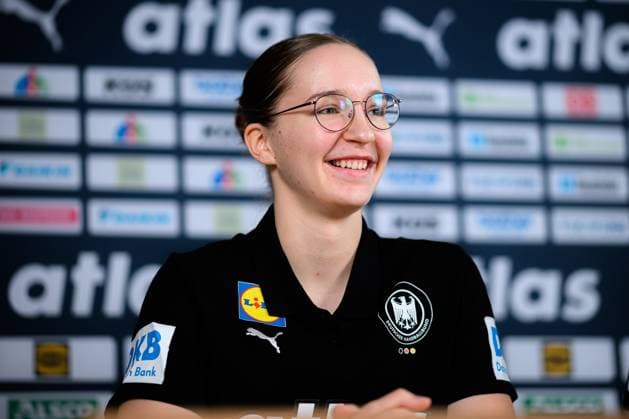 Gummersbach: Handball Frauen Deutschland - Media Call Nieke Kühne Kuehne (Deutschland) Gummersbach Schwalbe Arena Deutschland