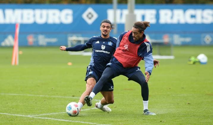 RECORD DATE NOT STATED Vormittagstraining des Fußball-Bundesligisten Hamburger SV auf dem Trainingsplatz am Volksparkstadion. Die Einheit am Dienstagvormittag war bereits das letzte öffentliche Training vor der Auswärtspartie am kommenden Sonnabend (18. Oktober) bei RB Leipzig. Guilherme Ramos, Yussuf Poulsen (v.l.). Stellingen Hamburg