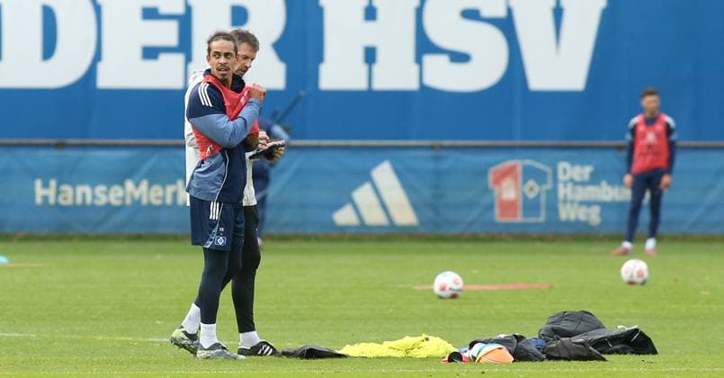 RECORD DATE NOT STATED Vormittagstraining des Fußball-Bundesligisten Hamburger SV auf dem Trainingsplatz am Volksparkstadion. Die Einheit am Dienstagvormittag war bereits das letzte öffentliche Training vor der Auswärtspartie am kommenden Sonnabend (18. Oktober) bei RB Leipzig. Yussuf Poulsen bespricht sich mit Athletik-Trainer Jan Hasenkamp und beendet anschließend das Training. Stellingen Hamburg