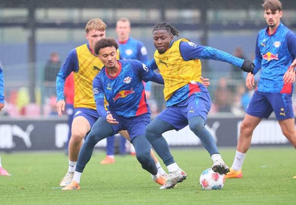 RB Leipzig - Training Bundesliga Leipzig, 14.10.2025, RB Leipzig Trainingszentrum,Fußball Bundesliga , RB Leipzig - Training , Im Bild v.l.: Tidiam Gomis (27, RB Leipzig) und Johan Bakayoko (9, RB Leipzig) ,
