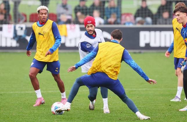 RB Leipzig - Training Bundesliga Leipzig, 14.10.2025, RB Leipzig Trainingszentrum,Fußball Bundesliga , RB Leipzig - Training , Im Bild: Romulo (mi., 40, RB Leipzig) am Ball ,