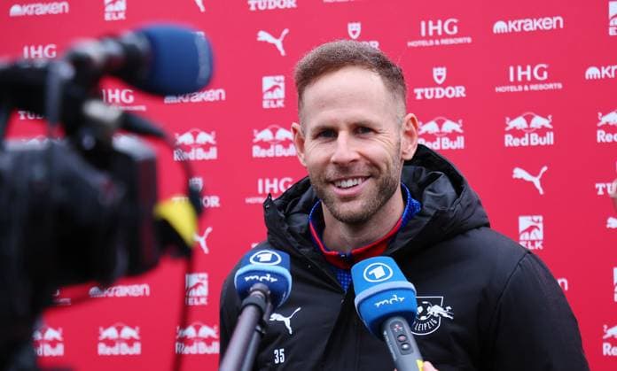 RB Leipzig - Training Bundesliga Leipzig, 14.10.2025, RB Leipzig Trainingszentrum,Fußball Bundesliga , RB Leipzig - Training , Im Bild: rTorwart Peter Gulacsi (1, RB Leipzig) im Interview. ,