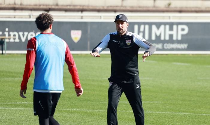14.10.25 VfB Stuttgart Training Deutschland, Stuttgart, 14.10.2025, Fussball, Bundesliga, VfB Stuttgart Training: Sebastian Hoeneß (Trainer).