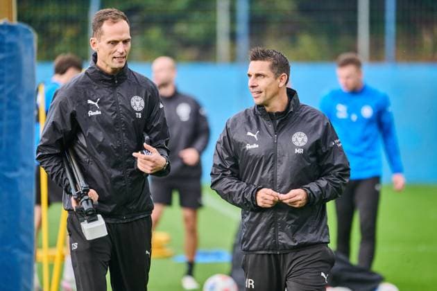 14.10.2025, Fußball, Herren, 2.BL, Saison 2025 2026, Training Holstein Kiel (KSV) Trainer Marcel Rapp (re.) mit Athletiktrainer Timm Sörensen Kiel, Projensdorf Projensdorf, Trainigsplatz Schleswig-Holstein Deutschland