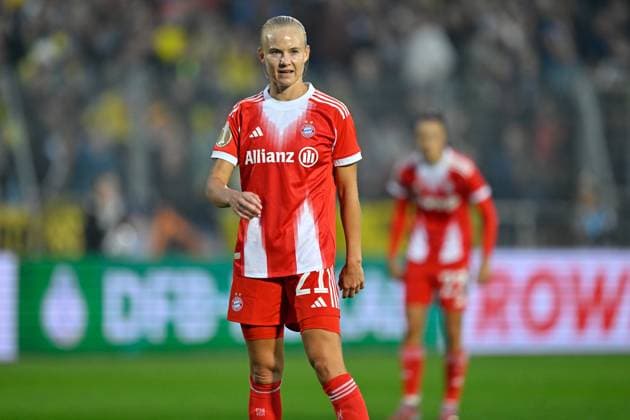 Dortmund, Stadion Rote Erde, 29.09.25, GER, Frauen, DFB-Pokal, 1.Runde, Saison 2025-2026, Borussia Dortmund - FC Bayern Muenchen Bild: Pernille HARDER (Bayern) DFB regulations prohibit any use of photographs as image sequences and or quasi-video. Nordrhein-Westfalen Deutschland