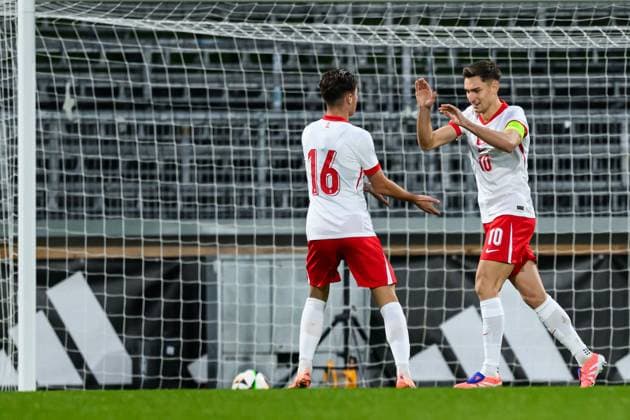 251014 Tomasz Pienko of Poland celebrate with Kacper Urbanski after 0-1 during the UEFA Under-21 Qualifier football match between Sweden and Poland on October 14, 2025 in Jönköping. Photo: Carl Sandin BILDBYRAN kod CS CS0792 fotboll football soccer fotball em-kval kval uefa european under-21 qualifier qualifier U21, U 21 under-21 sverige sweden poland bbeng jubel Copyright: CARLxSANDIN BB251014CS008