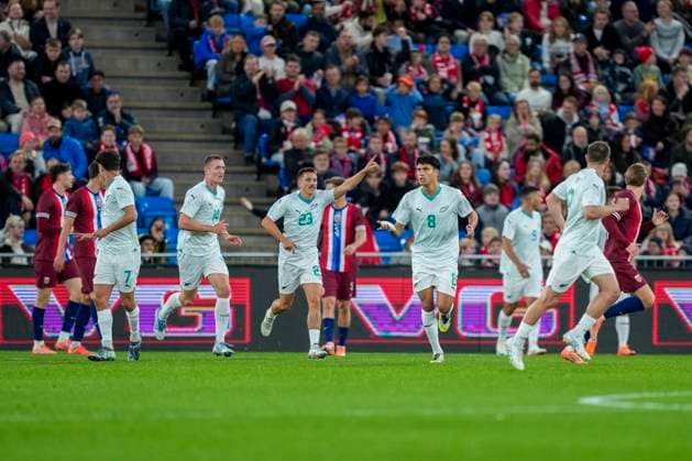 Football, private international match, Länderspiel, Nationalmannschaft Norway - New Zealand Oslo 20251014. New Zealand s goal is disallowed for offside during the private international football match between Norway and New Zealand at Ullevaal Stadium. Photo: Fredrik Varfjell NTB Oslo Norway EDITORIAL USE ONLY. RESTRICTED USE FOR BETTING COMPANIES Ref:_SPOyaNQCo6e8dc.jpg *** Football, private international match Norway New Zealand Oslo 20251014 New Zealand s goal is disallowed for offside during the private international football match between Norway and New Zealand at Ullevaal Stadium Photo Fredrik Varfjell NTB Oslo Norway EDITORIAL USE ONLY RESTRICTED USE FOR BETTING COMPANIES  Copyright: xFredrikxVarfjellx xNTBx