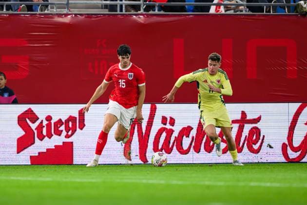 SOCCER - UEFA U21, U 21 EURO quali, AUT vs WAL LINZ,AUSTRIA,14.OCT.25 - SOCCER - UEFA European Under-21 Championship 2026, qualifiers, OEFB under-21 international match, Länderspiel, Nationalmannschaft Austria vs Wales. Image shows Jakob Schoeller (AUT) and Cameron Congreve (WAL).  GEPAxpictures xChristianxMoser