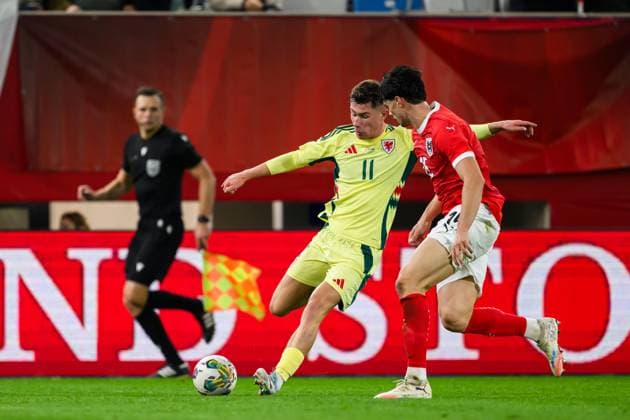 SOCCER - UEFA U21, U 21 EURO quali, AUT vs WAL LINZ,AUSTRIA,14.OCT.25 - SOCCER - UEFA European Under-21 Championship 2026, qualifiers, OEFB under-21 international match, Länderspiel, Nationalmannschaft Austria vs Wales. Image shows Cameron Congreve (WAL) and Jakob Schoeller (AUT).  GEPAxpictures xChristianxMoser