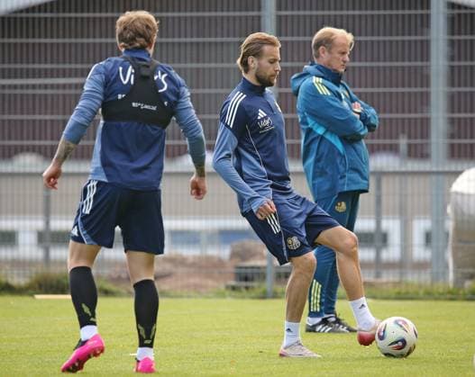 14.10.2025, xmohx, Fussball 3.Liga, 1.FC Saarbrücken - Training v.l. Niko Bretschneider (Saarbrücken) (DFL DFB REGULATIONS PROHIBIT ANY USE OF PHOTOGRAPHS as IMAGE SEQUENCES and or QUASI-VIDEO) Saarbrücken