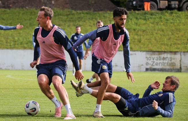 14.10.2025, xmohx, Fussball 3.Liga, 1.FC Saarbrücken - Training v.l. Robin Bormuth, Amine Groune und Manuel zeitz (Saarbrücken) (DFL DFB REGULATIONS PROHIBIT ANY USE OF PHOTOGRAPHS as IMAGE SEQUENCES and or QUASI-VIDEO) Saarbrücken