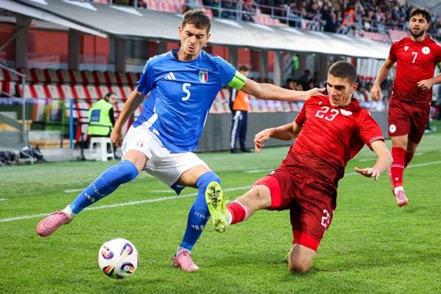 CALCIO - UEFA Campionato Europeo - Qualifying - Italy U21, U 21 vs Armenia U21 Luca LPhoto by IPA ABACAPRESS.COMni and Artem Bandikian during Qualifying - Italy U21 vs Armenia U21, UEFA European Football Championship in Cremona, Italy, October 14 2025 Cremona Italy  Copyright: xIPAxSport ABACAx