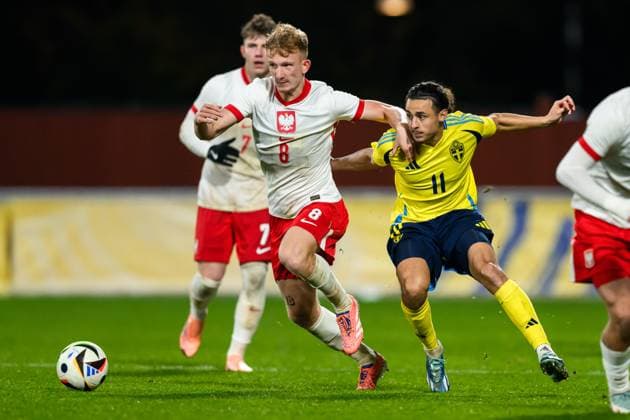 251014 Mateusz Kowalczyk of Poland and Amin Boudri of Sweden during the UEFA Under-21 Qualifier football match between Sweden and Poland on October 14, 2025 in Jönköping. Photo: Carl Sandin BILDBYRAN kod CS CS0792 fotboll football soccer fotball em-kval kval uefa european under-21 qualifier qualifier U21, U 21 under-21 sverige sweden poland bbeng Copyright: CARLxSANDIN BB251014CS025