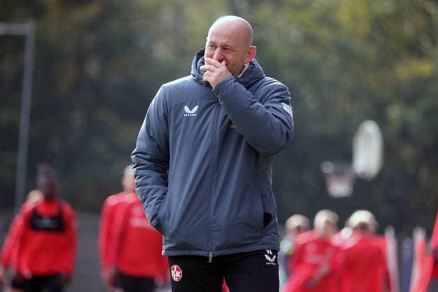 14.10.2025, xmohx, Fussball 2.Bundesliga, 1.FC Kaiserslautern - Training v.l. Trainer Torsten Lieberknecht (1. FC Kaiserslautern) (DFL DFB REGULATIONS PROHIBIT ANY USE OF PHOTOGRAPHS as IMAGE SEQUENCES and or QUASI-VIDEO) Kaiserslautern