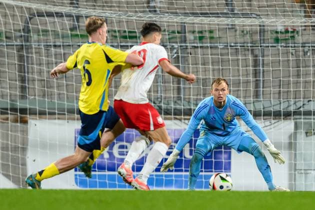 251014 goalkeeper AndrÃ Picornell of Sweden during the UEFA Under-21 Qualifier football match between Sweden and Poland on October 14, 2025 in Jönköping. Photo: Carl Sandin BILDBYRAN kod CS CS0792 fotboll football soccer fotball em-kval kval uefa european under-21 qualifier qualifier U21, U 21 under-21 sverige sweden poland bbeng Copyright: CARLxSANDIN BB251014CS026