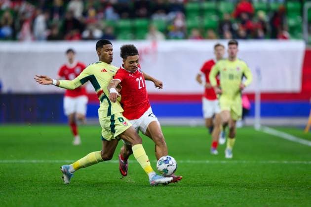 SOCCER - UEFA U21, U 21 EURO quali, AUT vs WAL LINZ,AUSTRIA,14.OCT.25 - SOCCER - UEFA European Under-21 Championship 2026, qualifiers, OEFB under-21 international match, Länderspiel, Nationalmannschaft Austria vs Wales. Image shows Kai Andrews (WAL) and Jacob Peter Hoedl (AUT).  GEPAxpictures xChristianxMoser