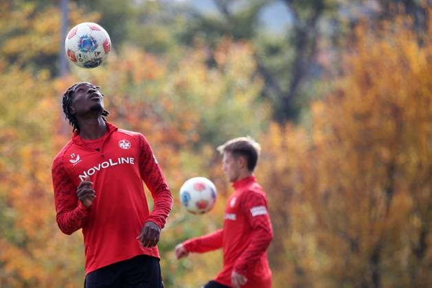 14.10.2025, xmohx, Fussball 2.Bundesliga, 1.FC Kaiserslautern - Training v.l. Dickson Abiama (1. FC Kaiserslautern) (DFL DFB REGULATIONS PROHIBIT ANY USE OF PHOTOGRAPHS as IMAGE SEQUENCES and or QUASI-VIDEO) Kaiserslautern