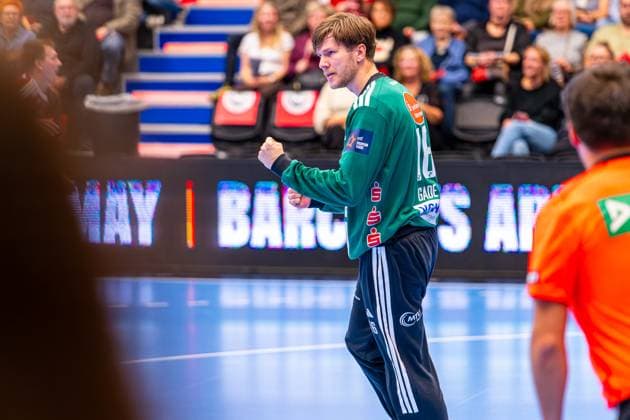 Simon Gade (TSV Hannover-Burgdorf, Nr. 16) (L-R), Fredericia Handboldklub (red) against TSV Hannover-Burgdorf (beige) (1. Matchday of Group Matches EHF European League 2025 2026) (14.10.2025, Middelfart Sparekasse ARENA (Fredericia, DEN), Copyright: xJanxGuentherx xTSVxHannover-Burgdorfx