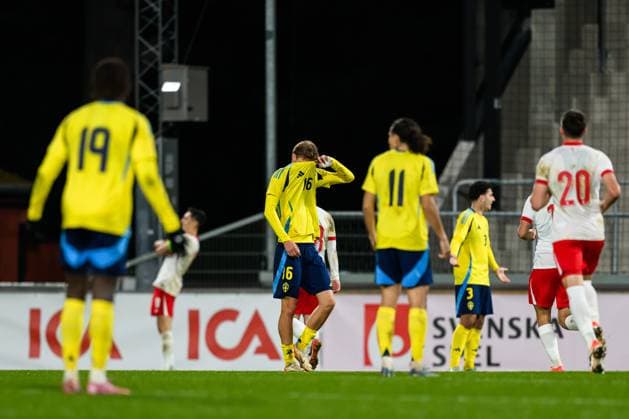 251014 Lukas Björklund of Sweden looks dejected during the UEFA Under-21 Qualifier football match between Sweden and Poland on October 14, 2025 in Jönköping. Photo: Carl Sandin BILDBYRAN kod CS CS0792 fotboll football soccer fotball em-kval kval uefa european under-21 qualifier qualifier U21, U 21 under-21 sverige sweden poland bbeng depp Copyright: CARLxSANDIN BB251014CS048