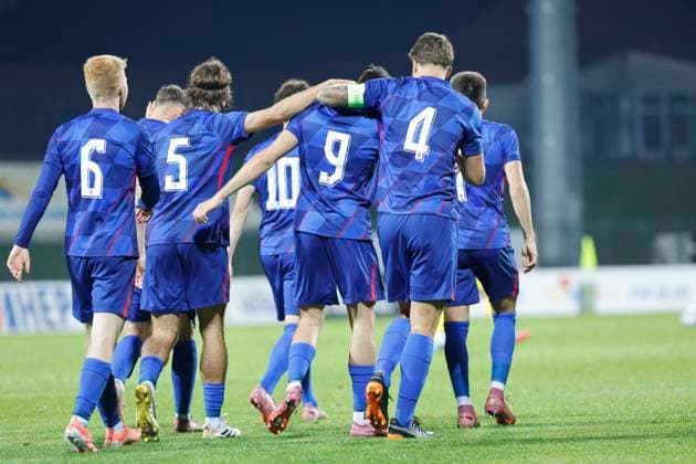 Croatia, Velika Gorica, 141025. Croatian players celebrate after the goal of Leon Grgic for 1-0 at qualifying match of group 8 for the U21, U 21 European Football Championship, Croatia - Ukraine. Photo: Marko Todorov CROPIX Copyright: xxMarkoxTodorovx xCROPIXx hrvatska_ukrajina36-141025