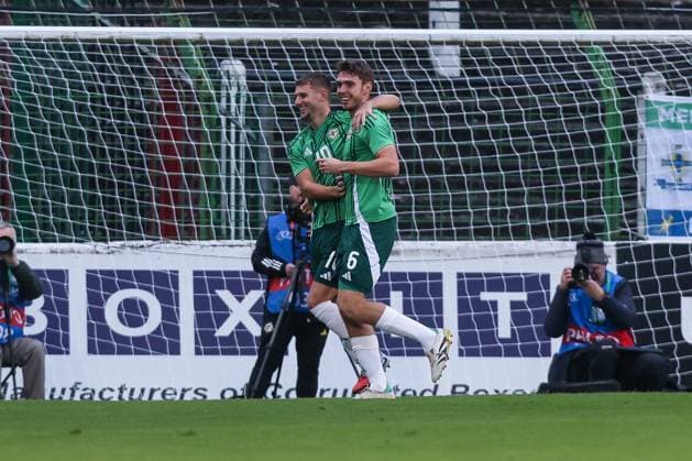 Fussball, U21, U 21 EM Qualifikation Gruppe F - 5.Spieltag Nordirland U21 - Deutschland U21 14.10.2025, The Oval Torjubel Nordirland nach dem Tor zum 1-0 die Spieler freuen sich Belfast The Oval Nordirland