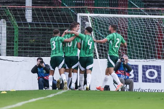 Fussball, U21, U 21 EM Qualifikation Gruppe F - 5.Spieltag Nordirland U21 - Deutschland U21 14.10.2025, The Oval Torjubel Nordirland nach dem Tor zum 1-0 die Spieler freuen sich Belfast The Oval Nordirland