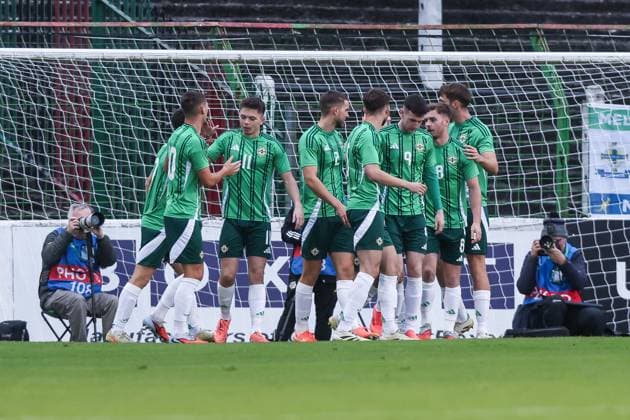 Fussball, U21, U 21 EM Qualifikation Gruppe F - 5.Spieltag Nordirland U21 - Deutschland U21 14.10.2025, The Oval Torjubel Nordirland nach dem Tor zum 1-0 die Spieler freuen sich Belfast The Oval Nordirland