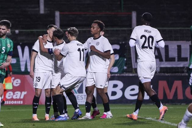 Fussball, U21, U 21 EM Qualifikation Gruppe F - 5.Spieltag Nordirland U21 - Deutschland U21 14.10.2025, The Oval Torjubel Deutschland nach dem Tor zum 2-1 durch Dzenan Pejcinovic (Deutschland, 19) durch einen Elfmeter Belfast The Oval Nordirland